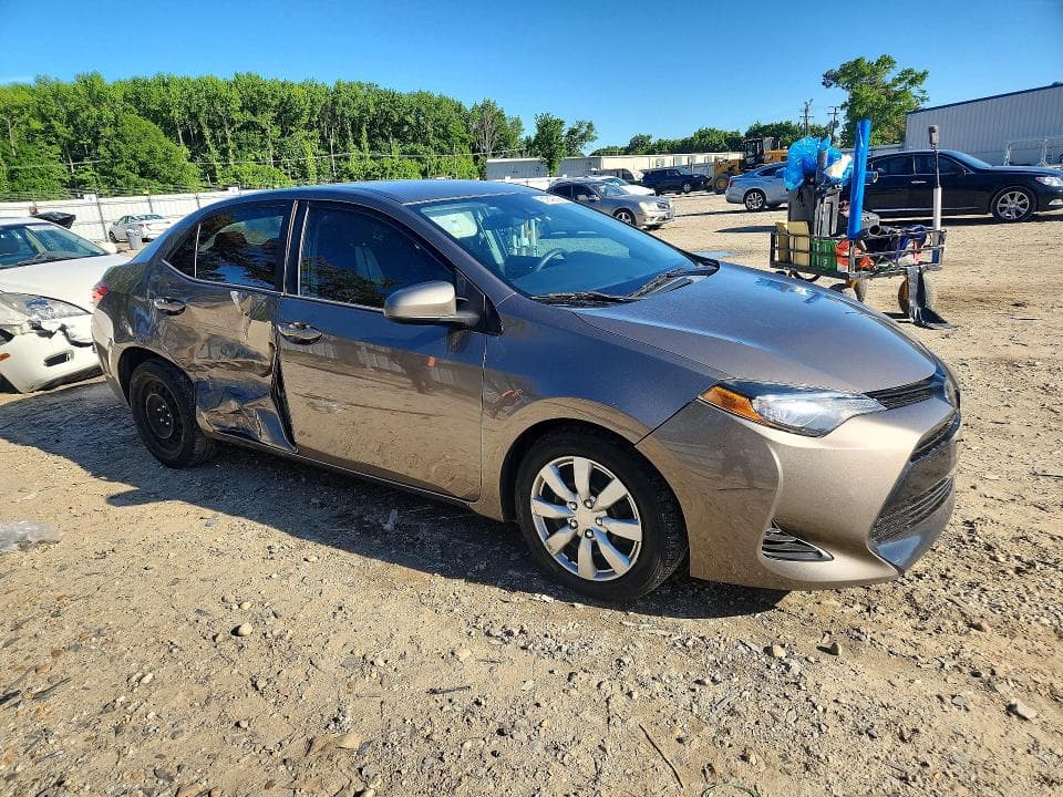 2017 TOYOTA COROLLA LE 4