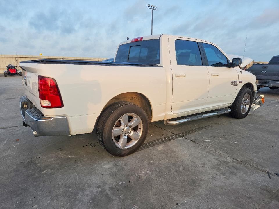 2019 RAM 1500 CLASSIC SLT 3