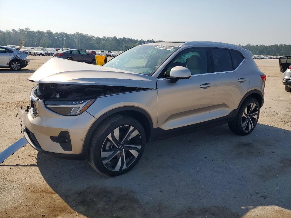 2023 VOLVO XC40 PLUS - 1