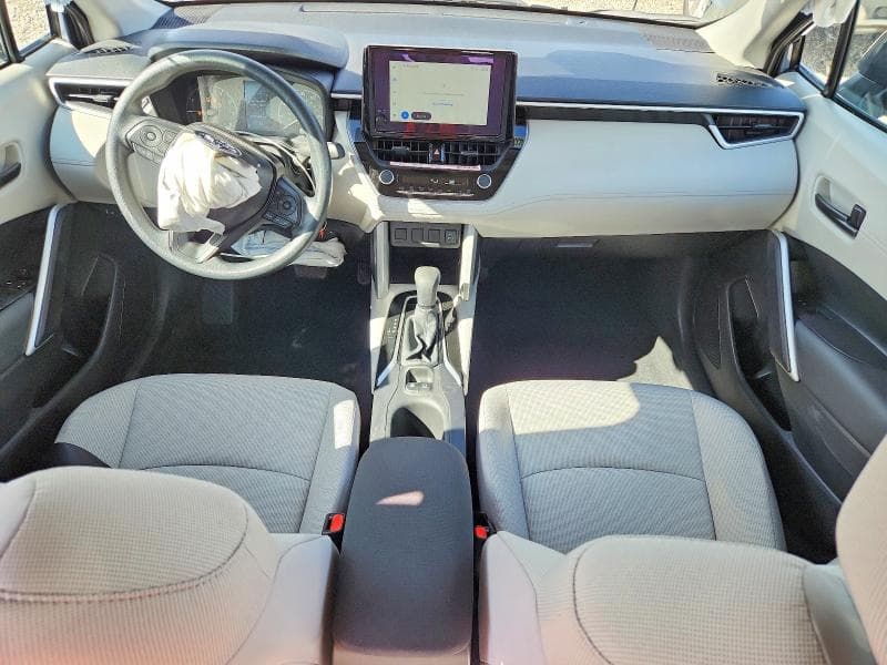 2025 TOYOTA COROLLA CROSS L 8