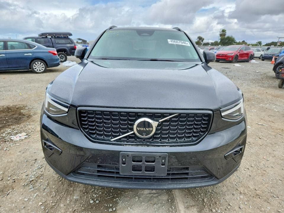 2024 VOLVO XC40 PLUS 5