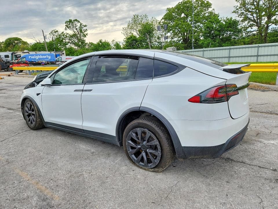 2022 TESLA MODEL X 2