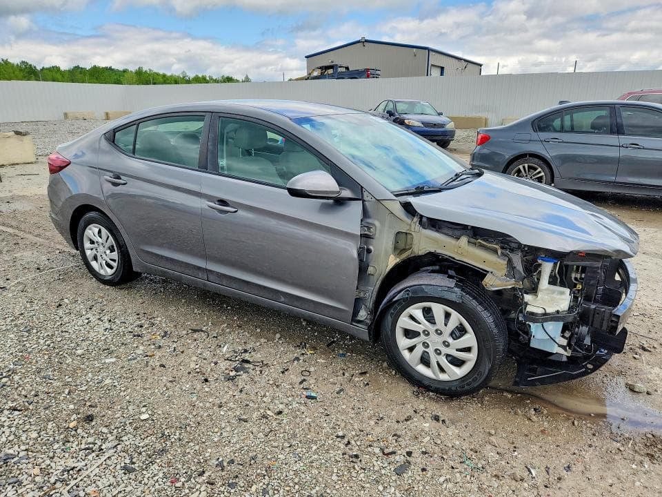2019 HYUNDAI ELANTRA SE 4