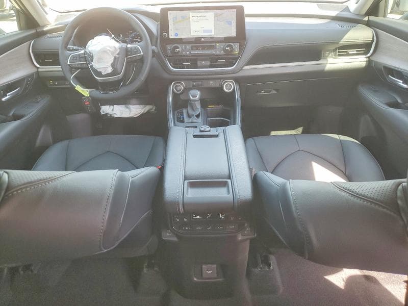 2026 TOYOTA GRAND HIGHLANDER PLATINUM 8