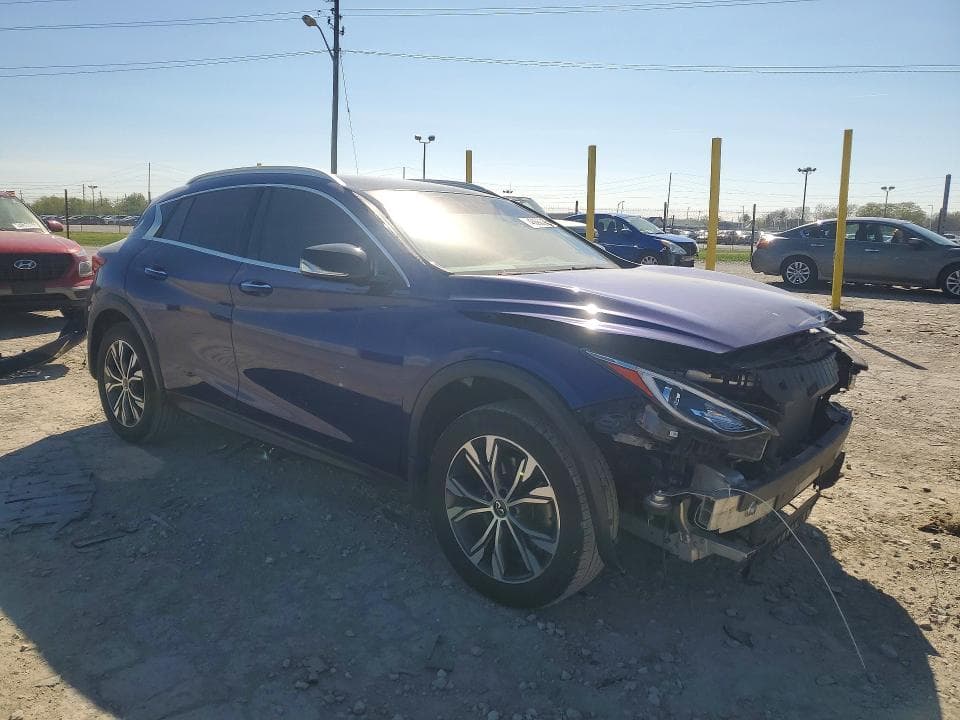 2017 INFINITI QX30 PREMIUM 4
