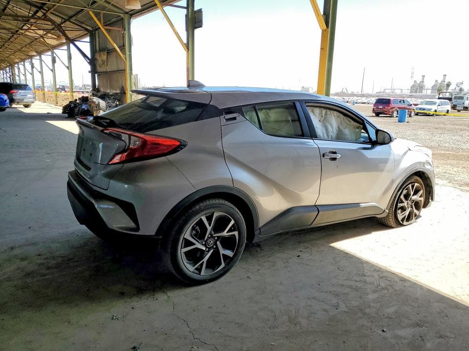 2019 TOYOTA C-HR XLE 3