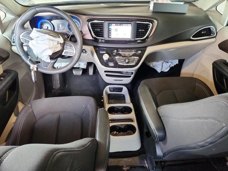 2023 CHRYSLER VOYAGER LX 8