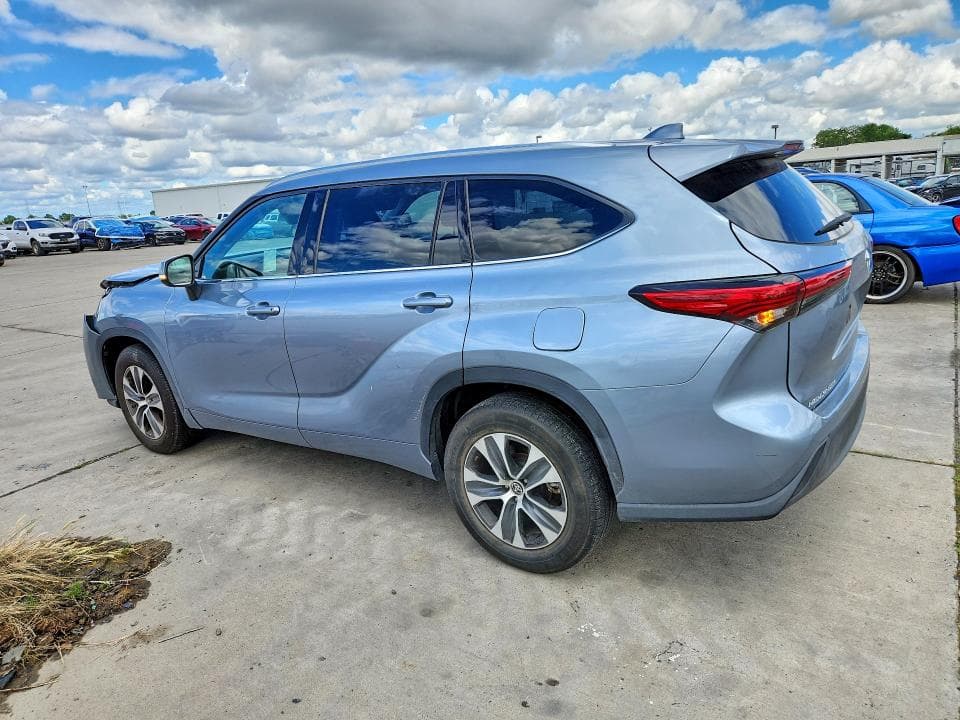 2021 TOYOTA HIGHLANDER XLE 2