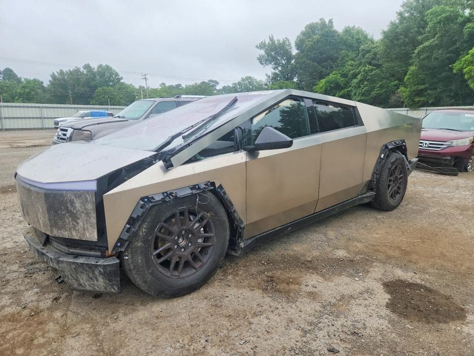 2025 TESLA CYBERTRUCK - 1