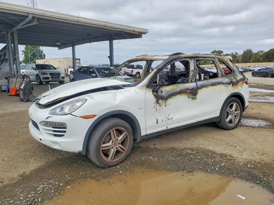 2013 PORSCHE CAYENNE - 1