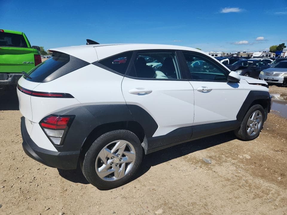2024 HYUNDAI KONA SE 3