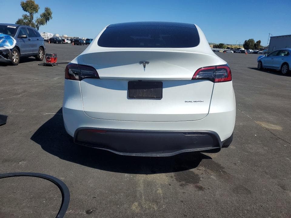 2023 TESLA MODEL Y 6