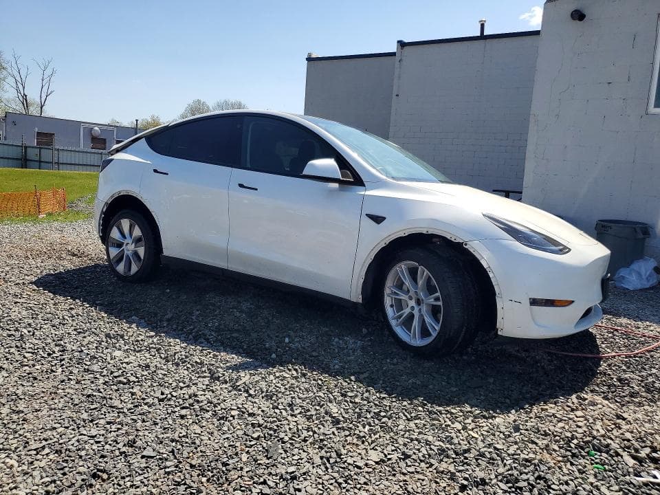 2023 TESLA MODEL Y 4