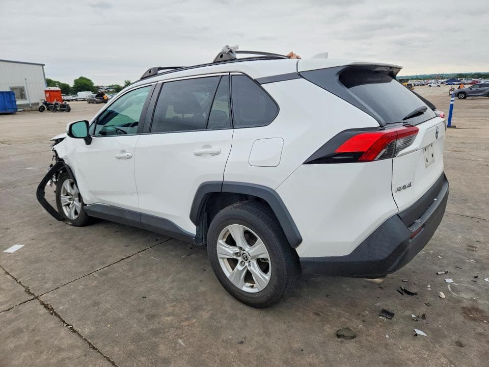 2021 TOYOTA RAV4 XLE 2