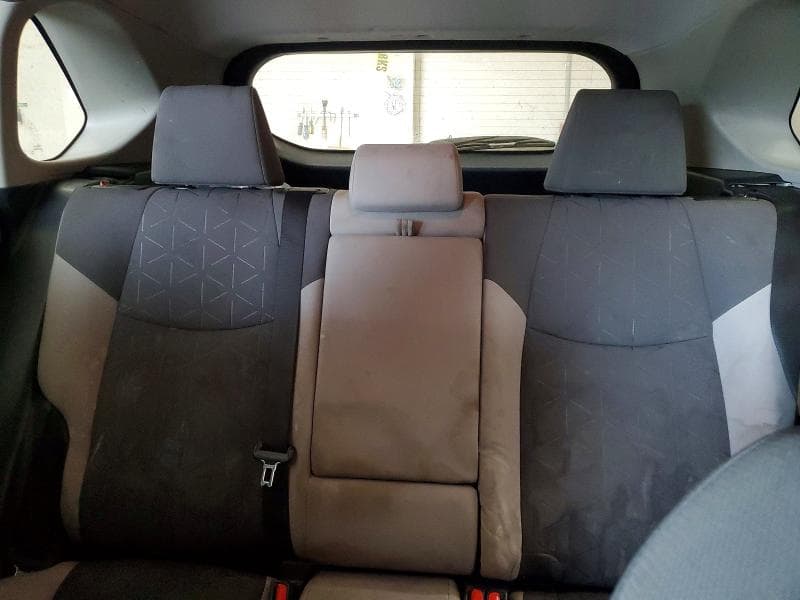 2021 TOYOTA RAV4 XLE 10