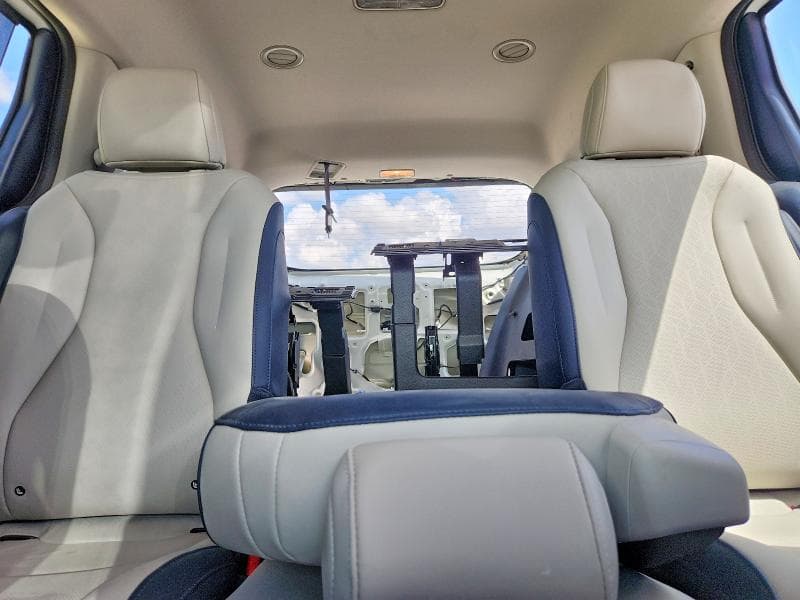 2026 KIA CARNIVAL EX 10