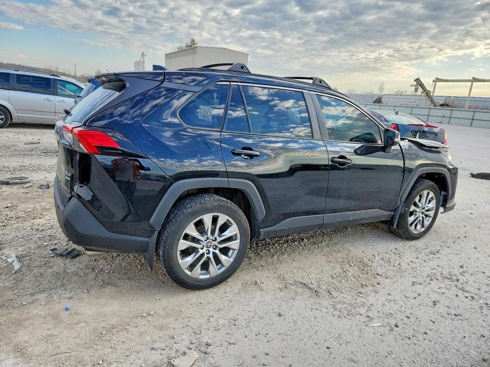 2021 TOYOTA RAV4 3