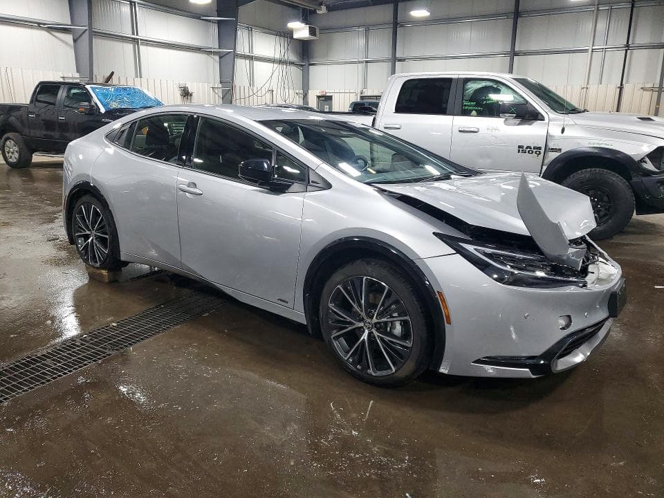 2025 TOYOTA PRIUS XLE 4