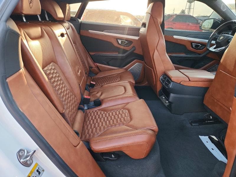 2019 LAMBORGHINI URUS 11