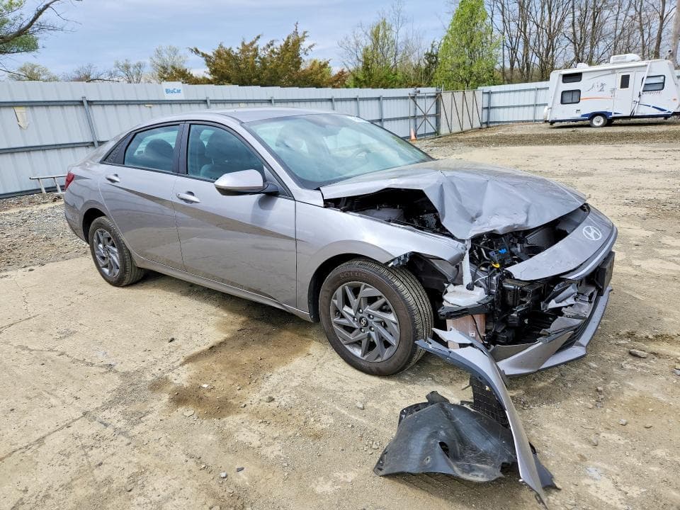 2024 HYUNDAI ELANTRA SEL 4