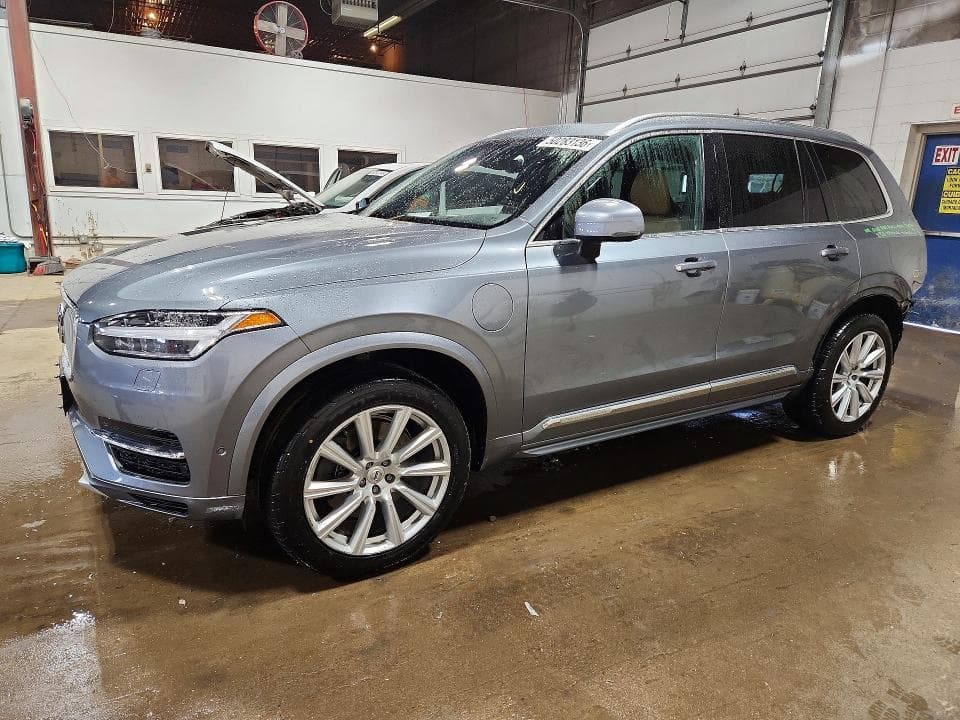 2017 VOLVO XC90 T8