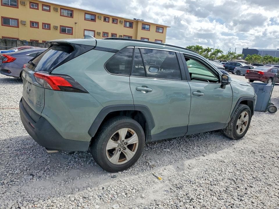 2020 TOYOTA RAV4 HYBRID XLE 3