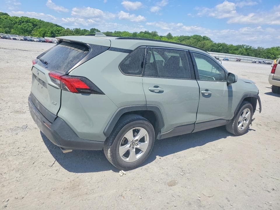 2021 TOYOTA RAV4 XLE 3