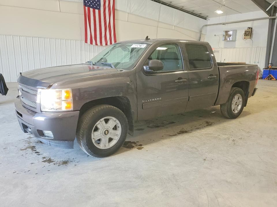 2011 CHEVROLET SILVERADO - 1