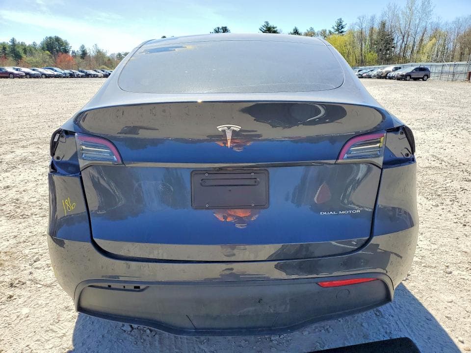 2024 TESLA MODEL Y 6