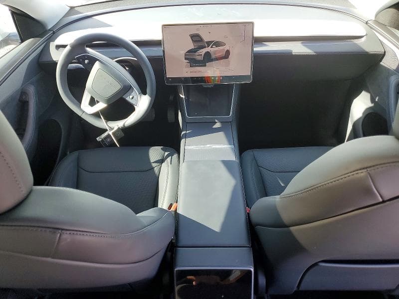 2026 TESLA MODEL Y 8