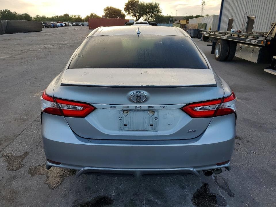 2020 TOYOTA CAMRY SE 6