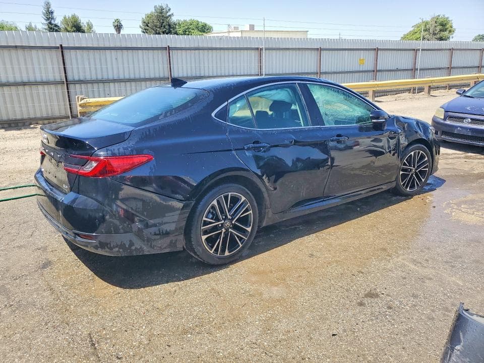 2025 TOYOTA CAMRY XLE 3