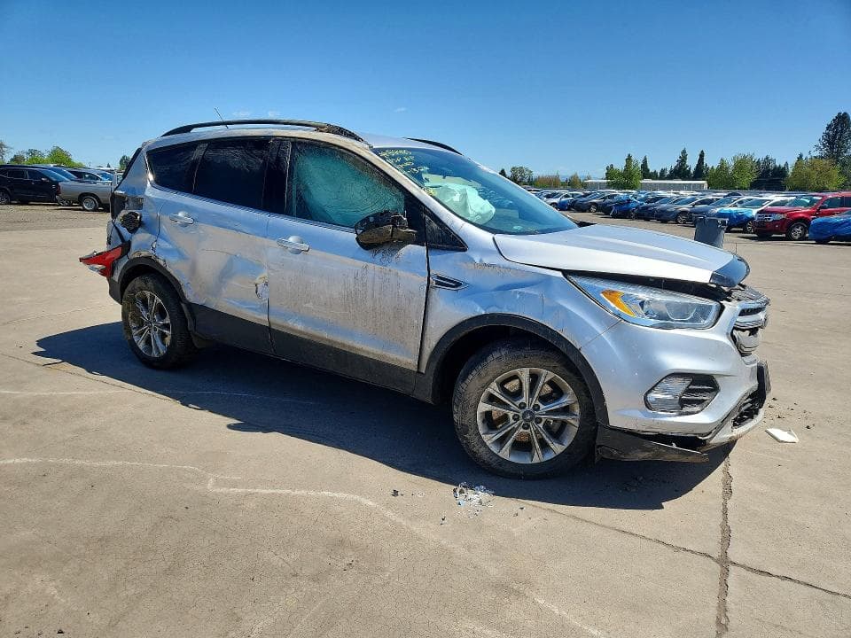2017 FORD ESCAPE SE 4