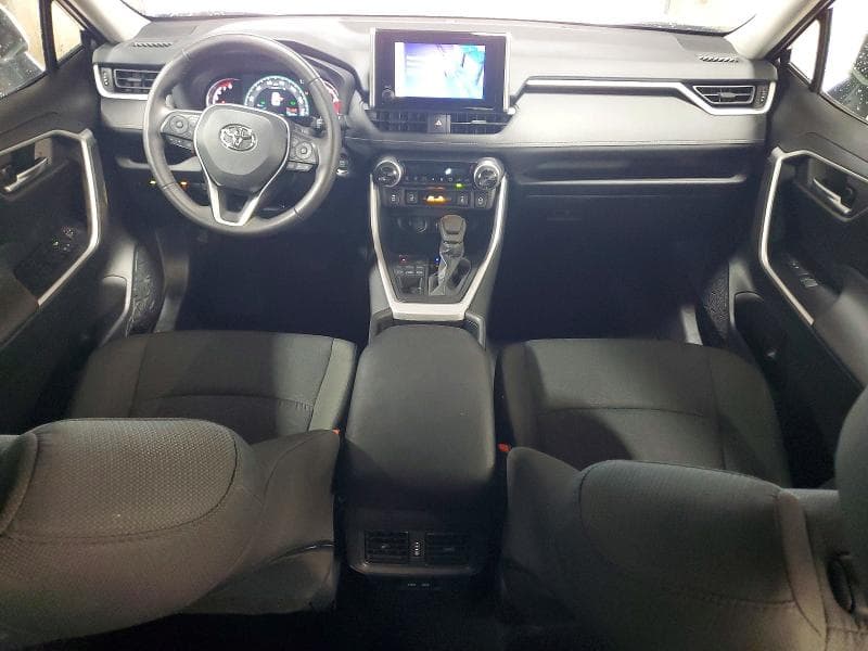 2025 TOYOTA RAV4 XLE 8