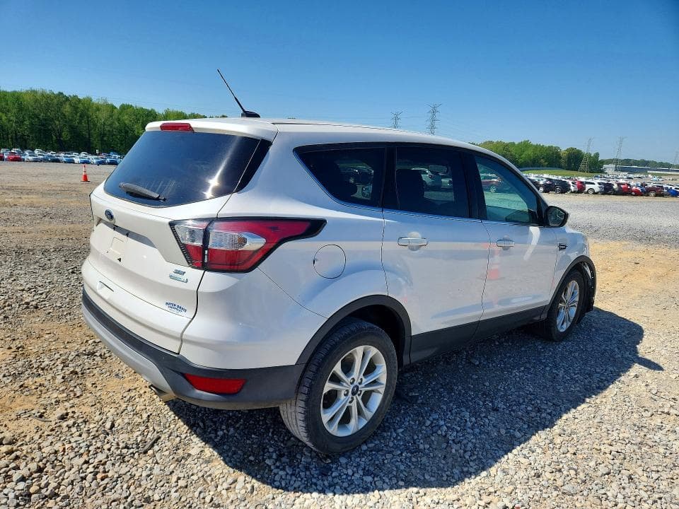 2017 FORD ESCAPE SE 3
