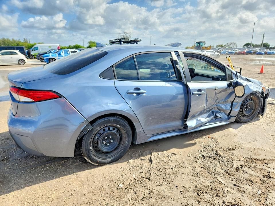 2023 TOYOTA COROLLA LE 3