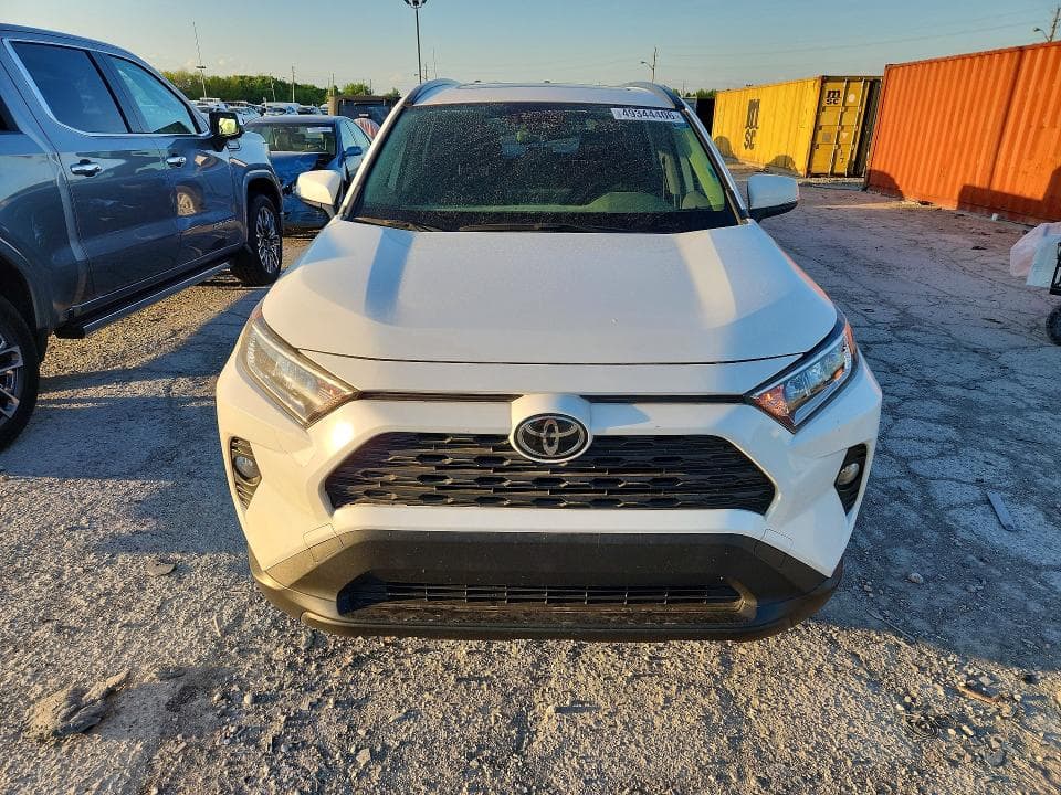2019 TOYOTA RAV4 XLE 5