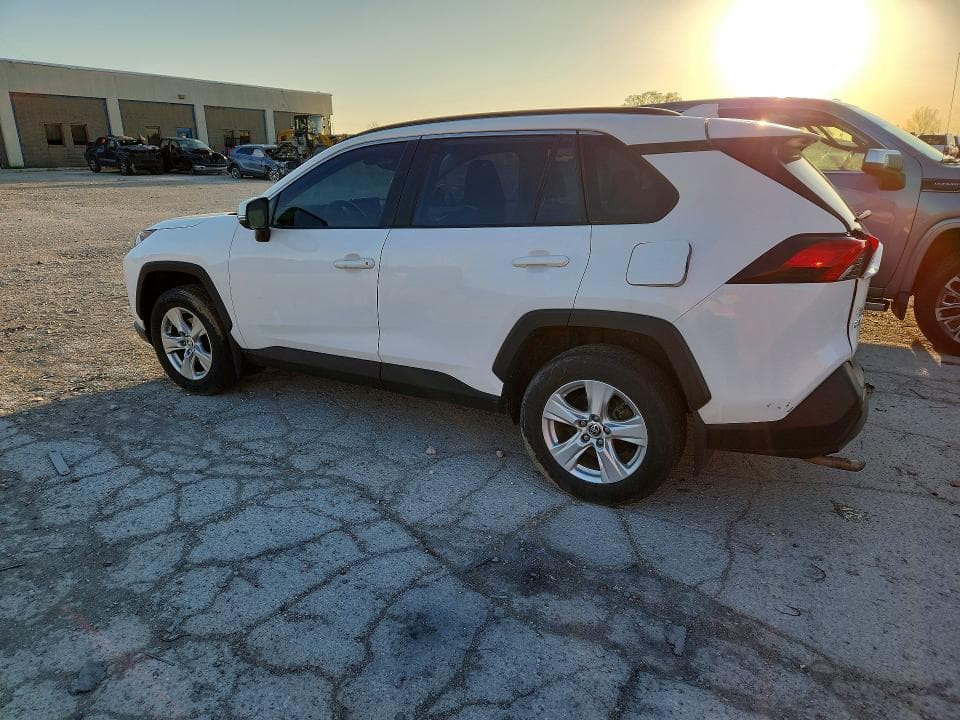 2019 TOYOTA RAV4 XLE 2