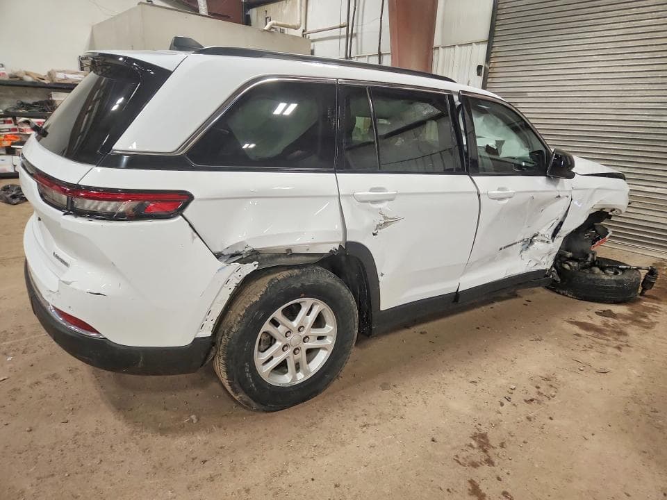 2023 JEEP GRAND CHEROKEE LAREDO 3
