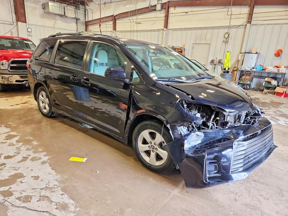2020 TOYOTA SIENNA LE 4