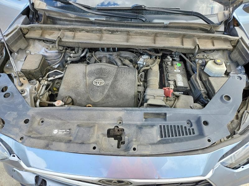 2021 TOYOTA HIGHLANDER XLE 11