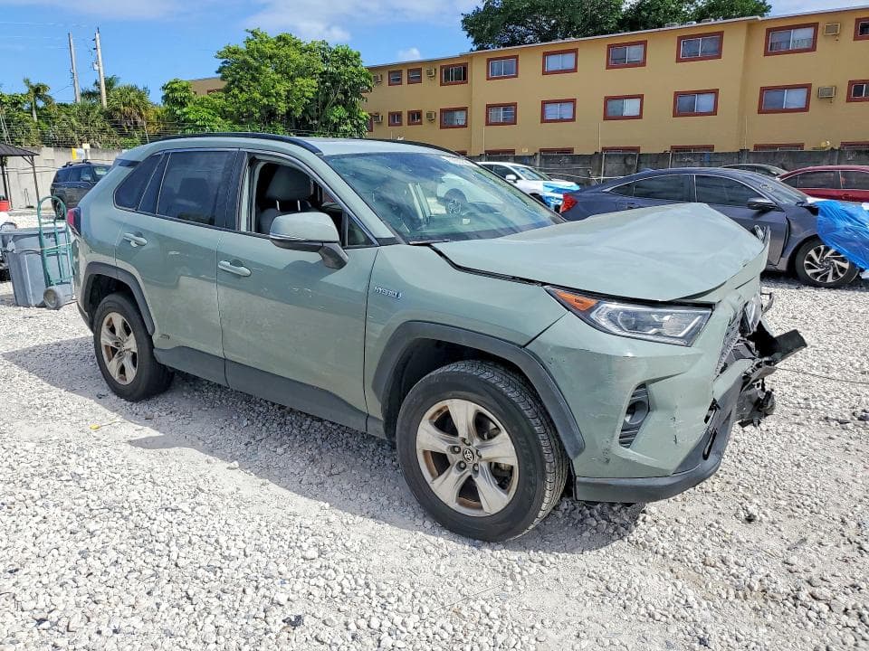 2020 TOYOTA RAV4 HYBRID XLE 4