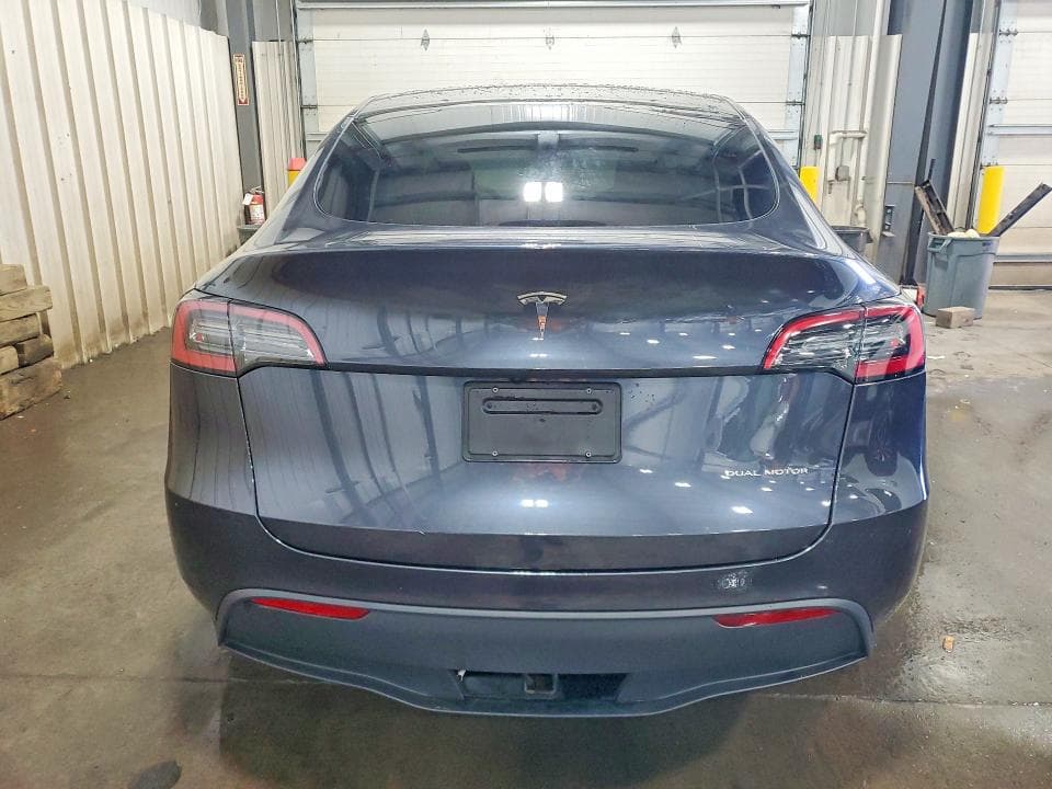 2024 TESLA MODEL Y 6
