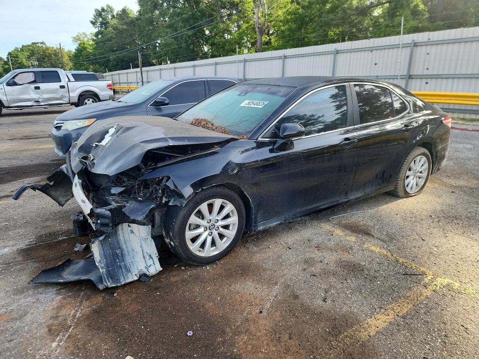 2018 TOYOTA CAMRY LE - 1