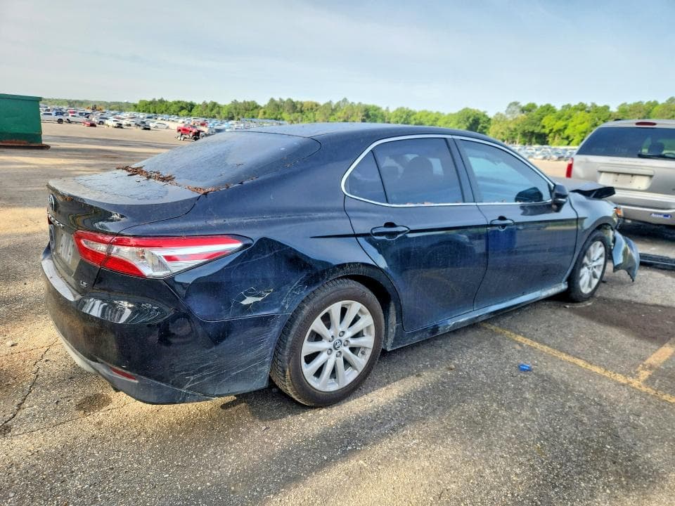 2018 TOYOTA CAMRY LE 3