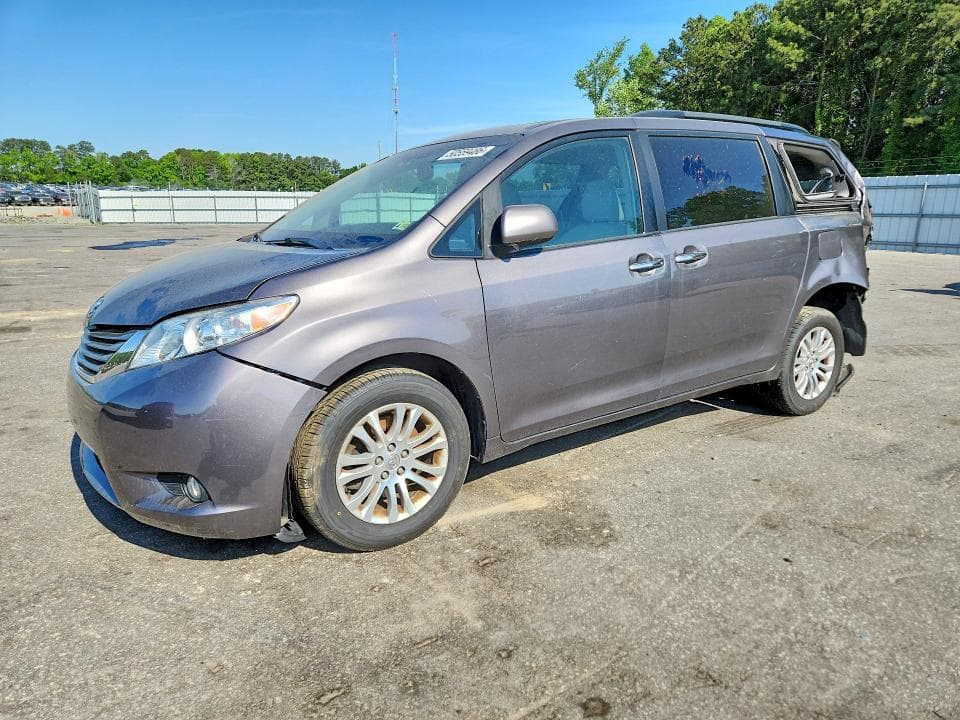 2014 TOYOTA SIENNA