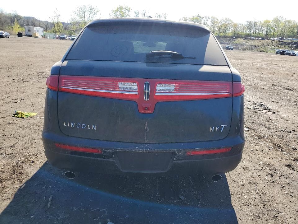 2019 LINCOLN MKT 6