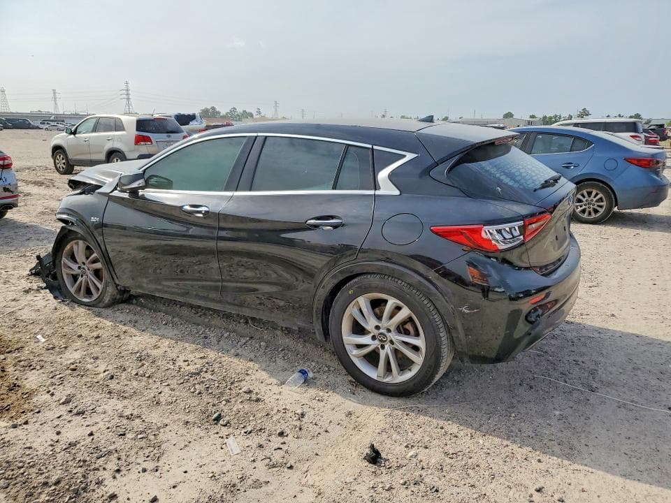 2017 INFINITI QX30 BASE 2