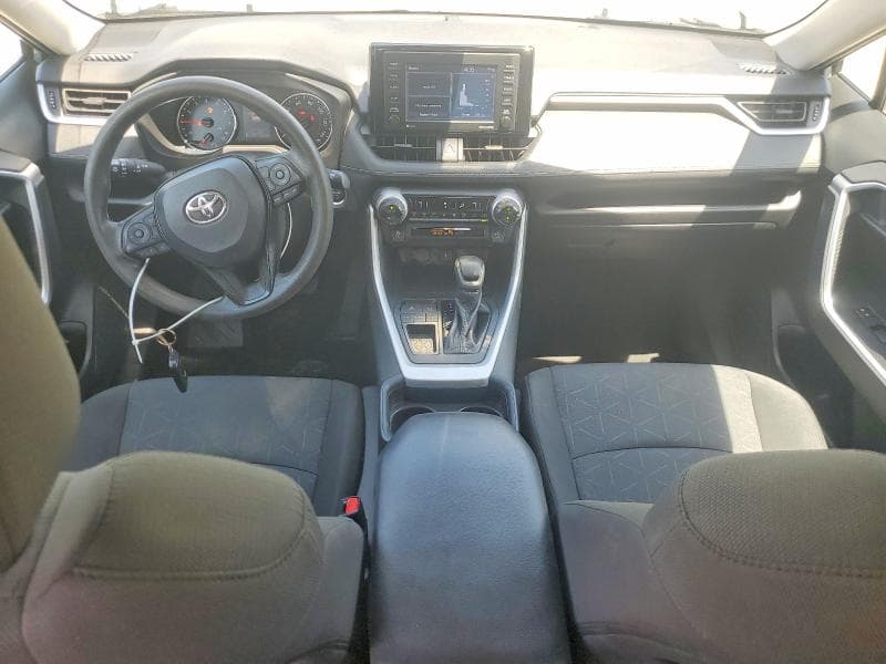 2021 TOYOTA RAV4 XLE 8