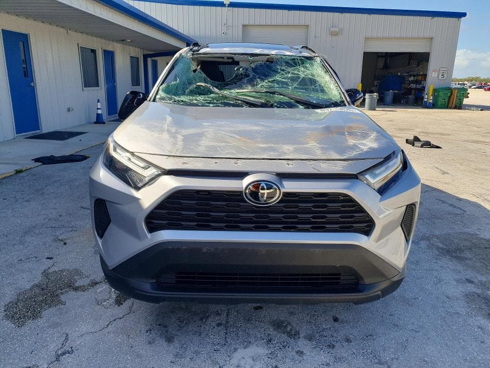 2024 TOYOTA RAV4 XLE 5